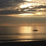 Mer calme et coucher de Soleil, idéal pour un mouillage en bâteau