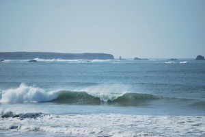 Faible houle et vent de terre produisent de belles vagues sur la plage de Penthièvre